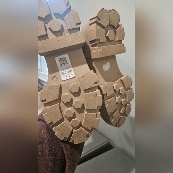 ASOS DESIGN Wide Fit Carla chunky flatknee boots in cappuccino. Size US 6 - Picture 11 of 15